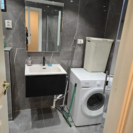 アパート With 2 Bed In *