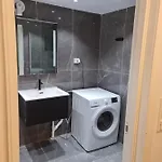 アパート With 2 Bed In *