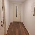 With 2 Bed In アパート