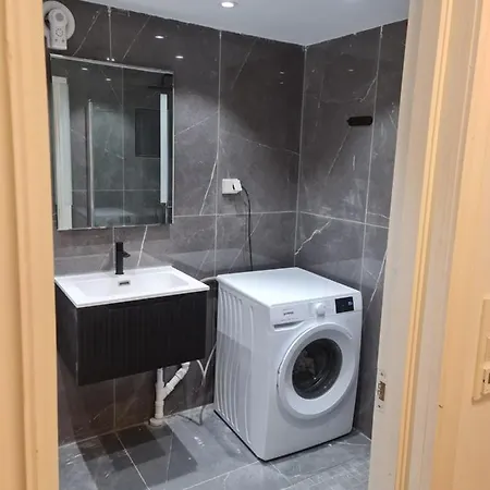 Apartman With 2 Bed In *