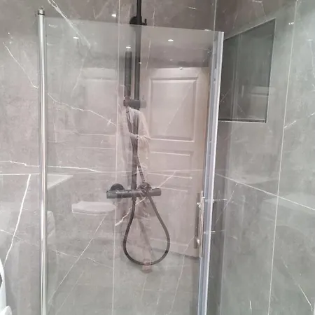 Apartman With 2 Bed In
