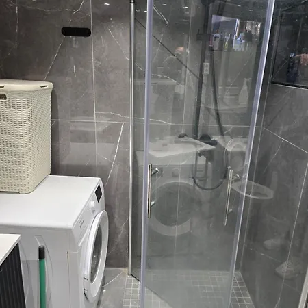 Apartman With 2 Bed In